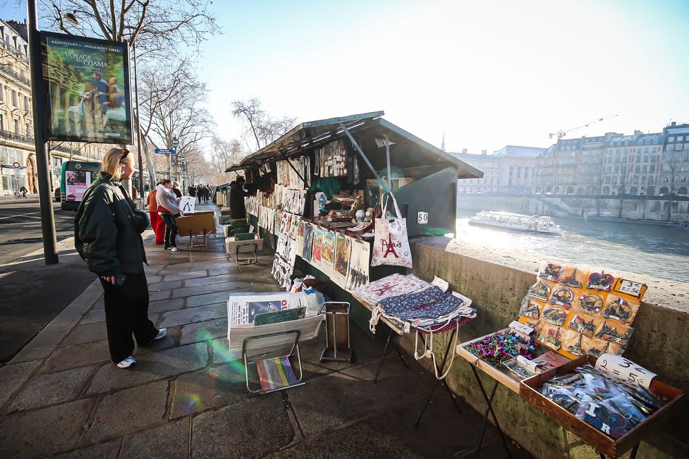 paris-2024-les-bouquinistes-des-quais-de-seine-ont-gagne-leur-combat